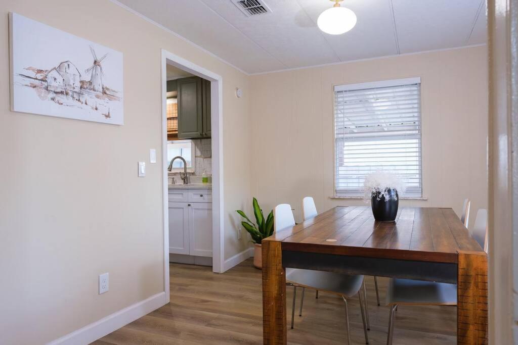 House Near Tampa Zoo And Busch Gardens, Free High Speed Wifi Villa Eksteriør bilde